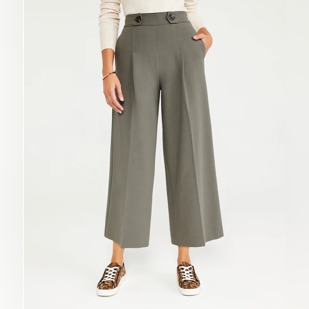 ⭐️Ann Taylor⭐️The Pleated Culotte Pant High rise-wide-leg Size 4- Olive 🫒 color